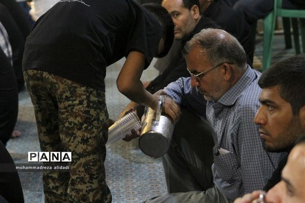 عزاداری مردم شیراز در سومین شب از ماه محرم