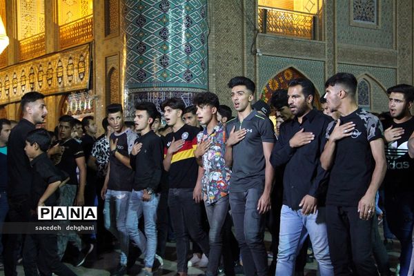 عزاداری مردم شیراز در جوار حرم مطهر حضرت احمدابن موسی (ع)