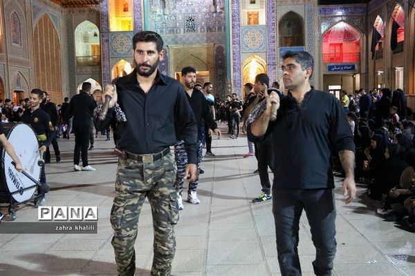 عزاداری مردم شیراز در جوار حرم مطهر حضرت احمدابن موسی (ع)