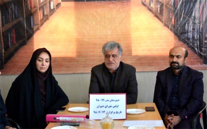 رئیس آموزش و پرورش پیربکران:معلمان در اجرای برنامه ها  یار و همراه مدیر مدرسه هستند