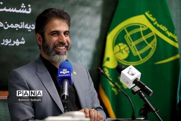 نشست خبری دبیرکل اتحادیه انجمن‌های اسلامی دانش‌آموزان