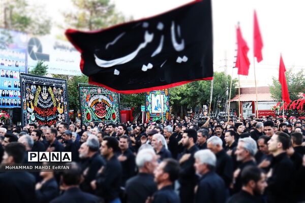 اجتماع عظیم مردم شهرستان آباده در هشتمین روز محرم و ابراز ارادت به حضرت عباس(ع)