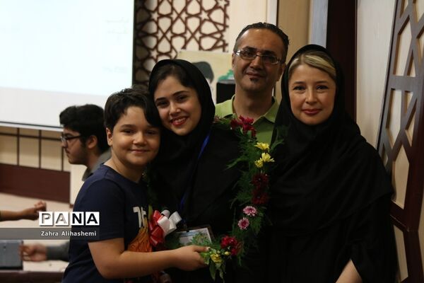 مراسم تقدیر از برگزیدگان کنکور98 شهر تهران