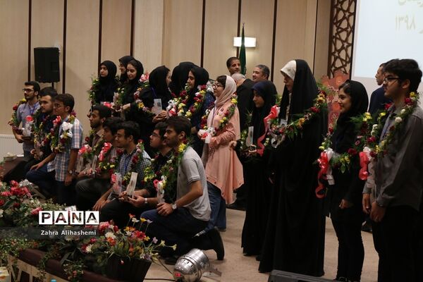 مراسم تقدیر از برگزیدگان کنکور98 شهر تهران