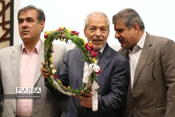 مراسم تقدیر از برگزیدگان کنکور98 شهر تهران