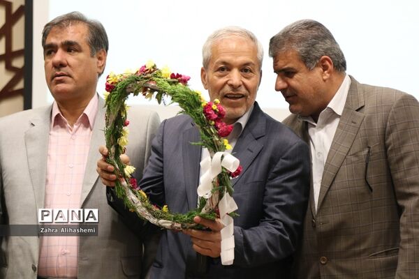 مراسم تقدیر از برگزیدگان کنکور98 شهر تهران