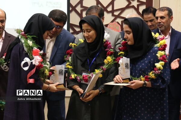 مراسم تقدیر از برگزیدگان کنکور98 شهر تهران