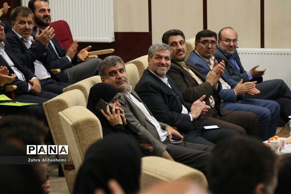 مراسم تقدیر از برگزیدگان کنکور98 شهر تهران