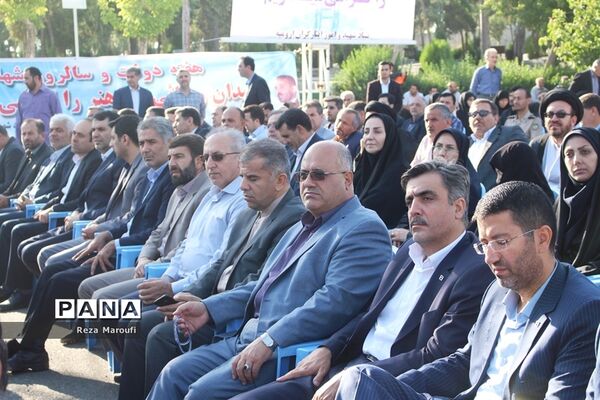 آیین غبار روبی مزار شهدا  به‌مناسبت گرامیداشت هفته دولت در ارومیه