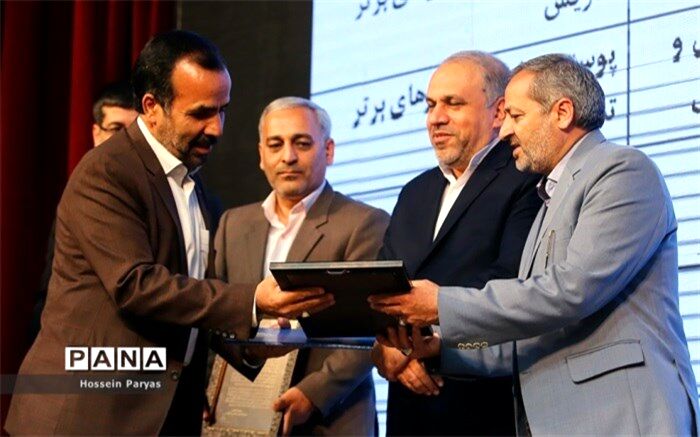 کسب رتبه نخست استان یزد در جشنواره الگوی برتر تدریس درس تفکر و سبک زندگی