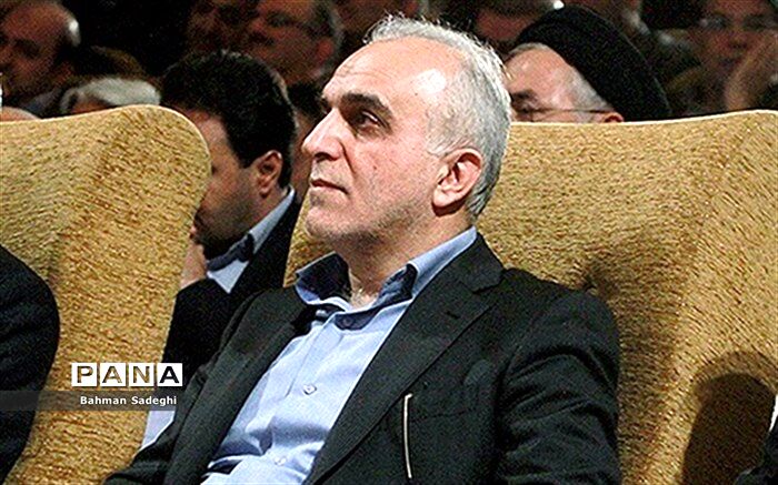 وزیر اقتصاد:  بنگاه‌داری مزاحم بانک‌ها از طریق بازار سرمایه قابل حذف است