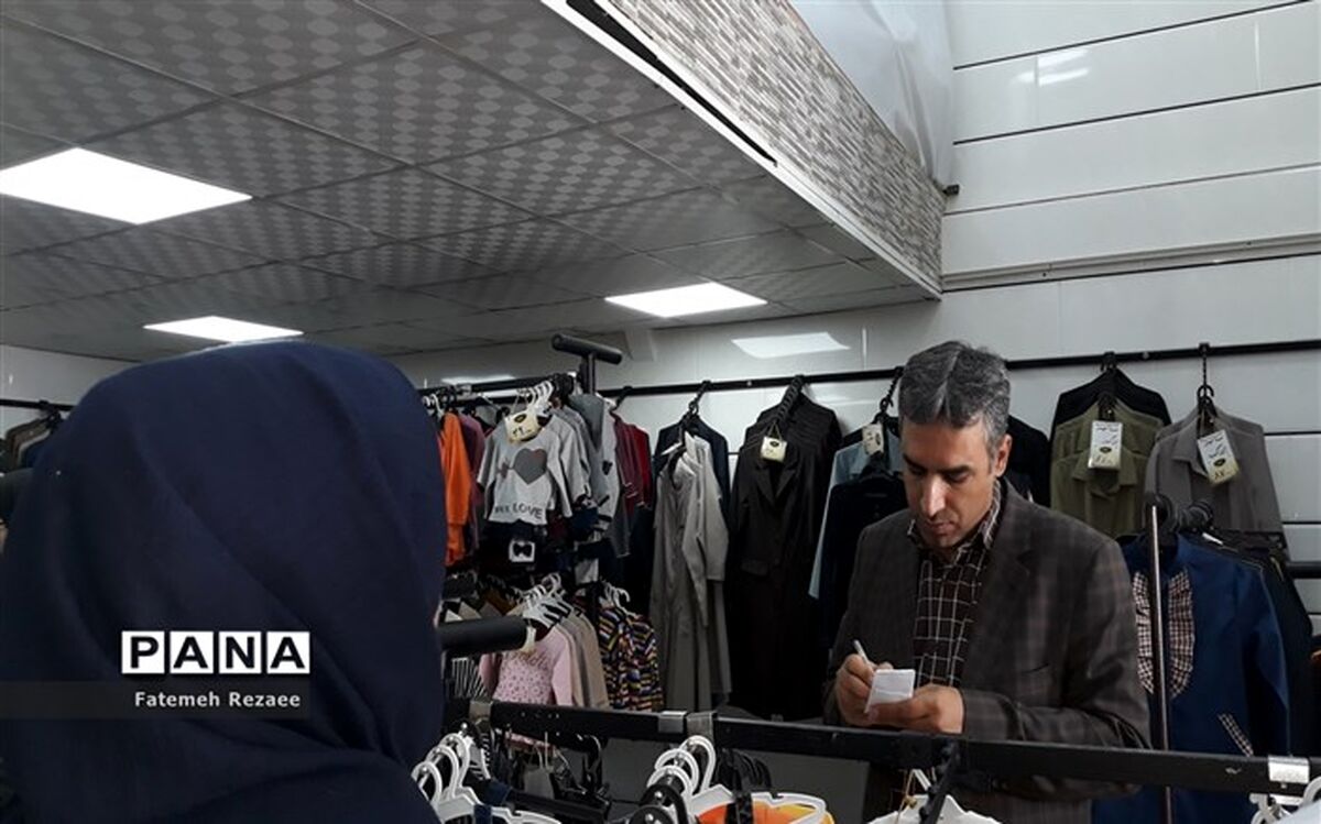 از فرایند تولید و  ارائه لباس فرم مدارس به دانش‌آموزان بازدیدبه عمل آمد