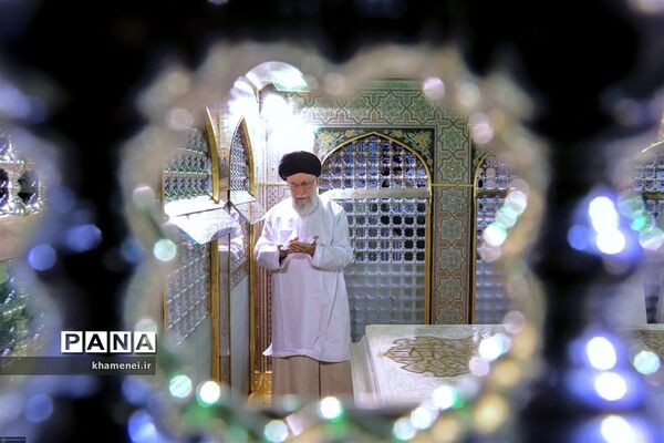 غبارروبی مضجع مطهر حضرت امام رضا (علیه‌السلام)