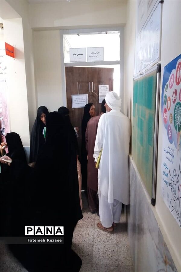 خدمت بی منت کاروان سلامت هلال احمر استان زنجان در مناطق کم‌برخوردار سیستان و بلوچستان