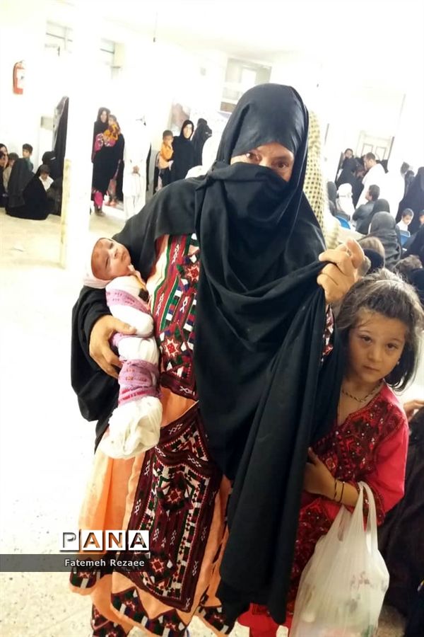 خدمت بی منت کاروان سلامت هلال احمر استان زنجان در مناطق کم‌برخوردار سیستان و بلوچستان