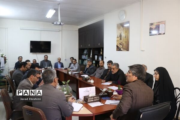 جلسه کارگروه لباس فرم دانش‌آموزی استان خراسان رضوی