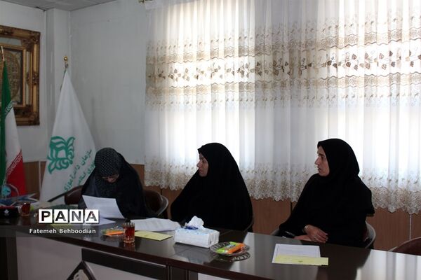 نشست توجیهی اعضاء تیم بازرسی و نظارت طرح ساماندهی لباس فرم مدارس