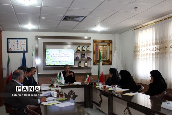 نشست توجیهی اعضاء تیم بازرسی و نظارت طرح ساماندهی لباس فرم مدارس