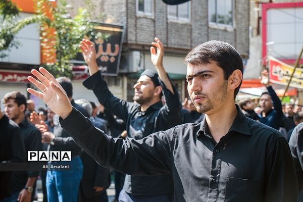 عزاداری خیابانی مردم ارومیه در تاسوعای حسینی