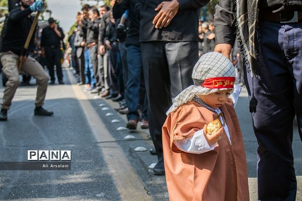 عزاداری خیابانی مردم ارومیه در تاسوعای حسینی