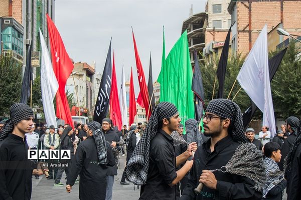 عزاداری خیابانی مردم ارومیه در تاسوعای حسینی