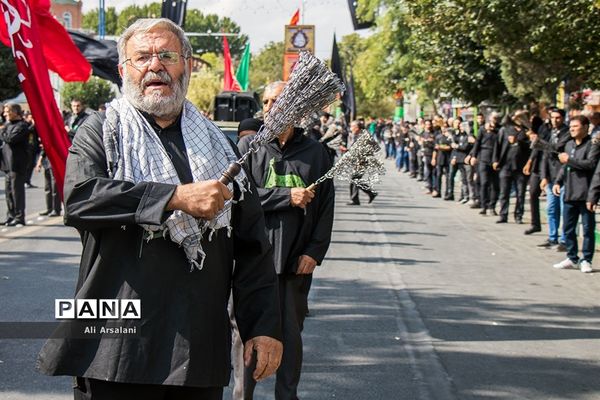 عزاداری خیابانی مردم ارومیه در تاسوعای حسینی