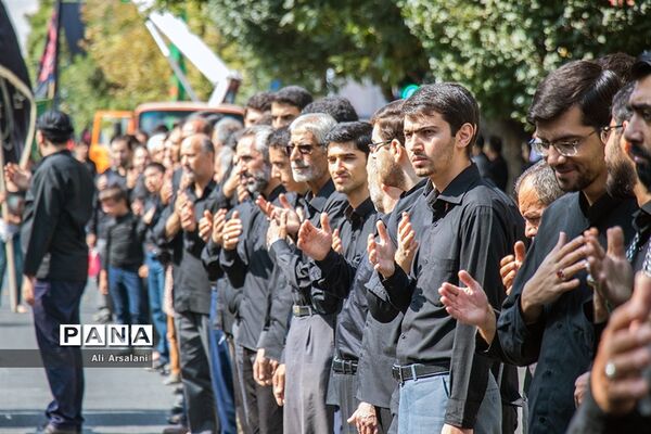 عزاداری خیابانی مردم ارومیه در تاسوعای حسینی