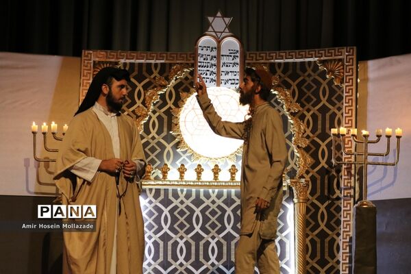 اجرای نمایش « لای لای گوزومون نوری »