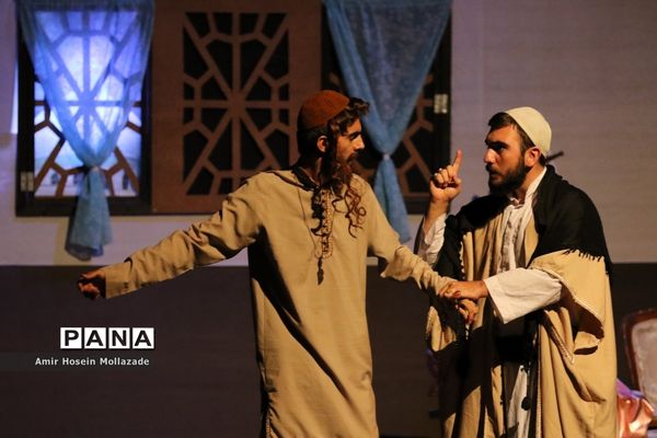 اجرای نمایش « لای لای گوزومون نوری »