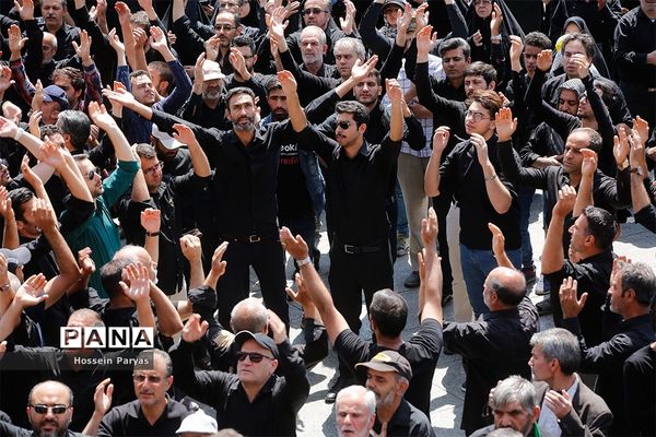 عاشورای حسینی در میدان امام حسین (ع)