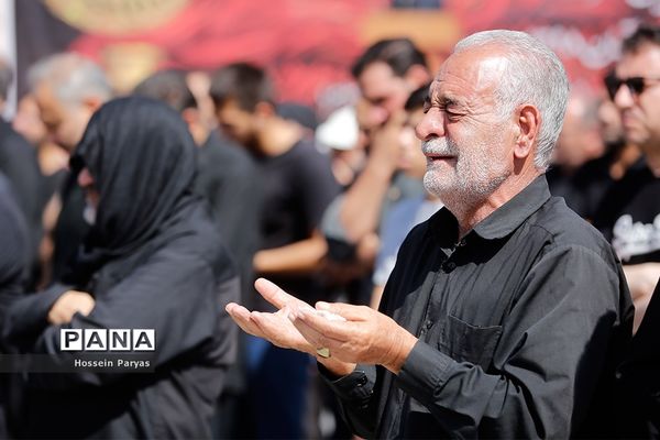 عاشورای حسینی در میدان امام حسین (ع)
