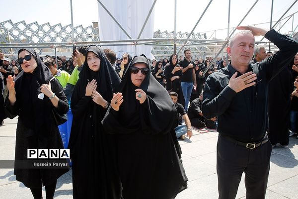 عاشورای حسینی در میدان امام حسین (ع)