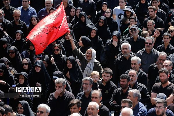 عاشورای حسینی در میدان امام حسین (ع)