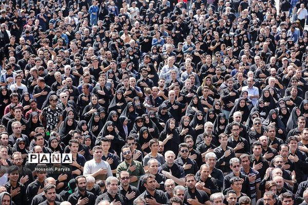 عاشورای حسینی در میدان امام حسین (ع)