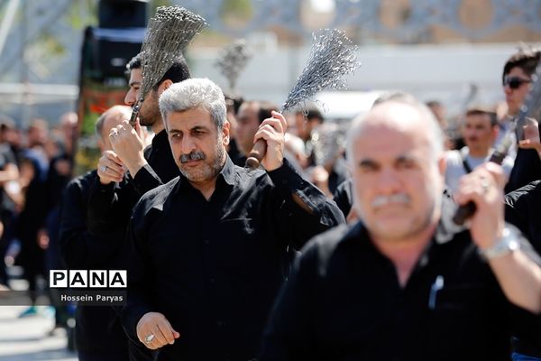 عاشورای حسینی در میدان امام حسین (ع)