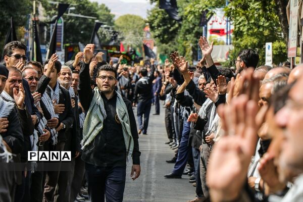 عزاداری خیابانی مردم ارومیه در عاشورای حسینی