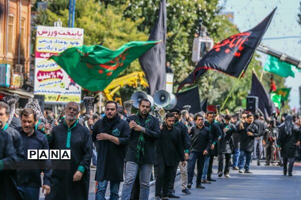 عزاداری خیابانی مردم ارومیه در عاشورای حسینی