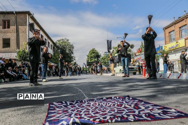 عزاداری خیابانی مردم ارومیه در عاشورای حسینی