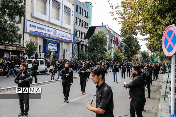 عزاداری خیابانی مردم ارومیه در عاشورای حسینی