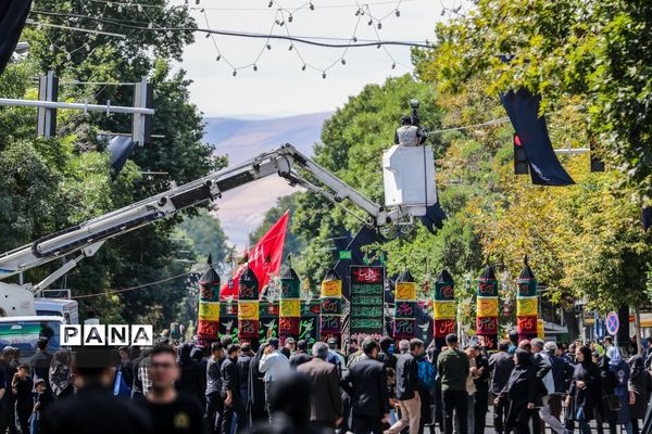 عزاداری خیابانی مردم ارومیه در عاشورای حسینی