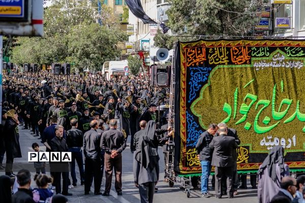 عزاداری خیابانی مردم ارومیه در عاشورای حسینی