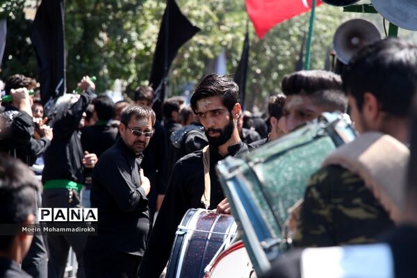 مراسم عزاداری روز عاشورا در مشهد مقدس