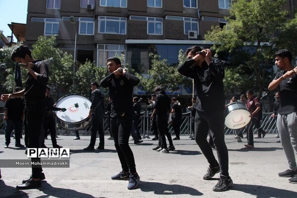 مراسم عزاداری روز عاشورا در مشهد مقدس