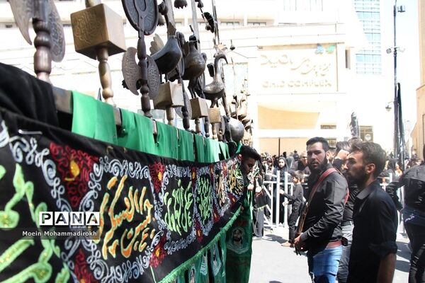 مراسم عزاداری روز عاشورا در مشهد مقدس