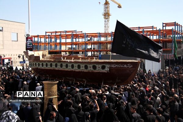 مراسم عزاداری روز عاشورا در مشهد مقدس