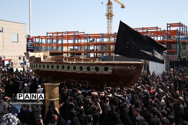 مراسم عزاداری روز عاشورا در مشهد مقدس