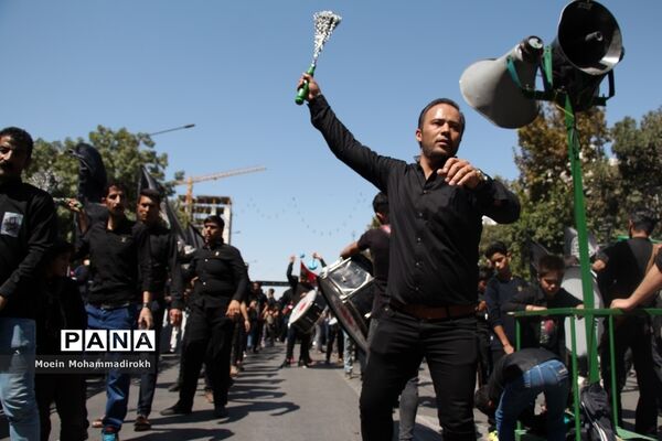 مراسم عزاداری روز عاشورا در مشهد مقدس