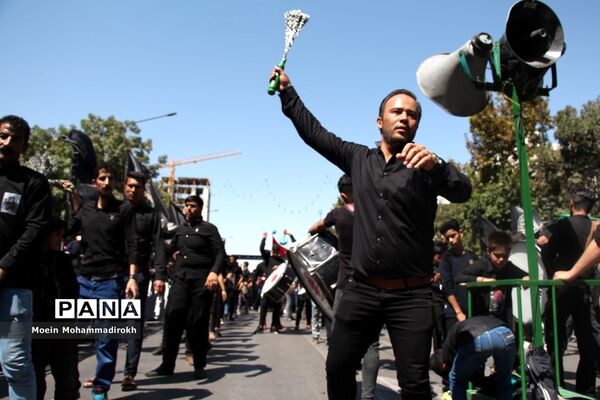 مراسم عزاداری روز عاشورا در مشهد مقدس
