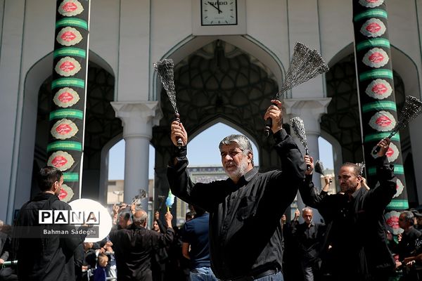 مراسم عزاداری و نماز ظهر عاشورا در حرم حضرت عبدالعظیم