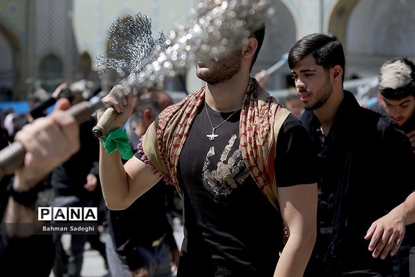 مراسم عزاداری و نماز ظهر عاشورا در حرم حضرت عبدالعظیم